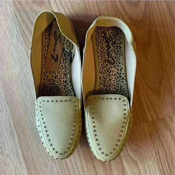 NWT Seven7 Womens Francesca Loafer Flat Shoes
Beige Slip On Cushioned Studded - Picture 1 of 5